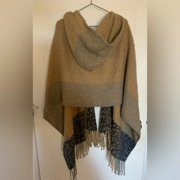 Shawl - Picture 2 of 2